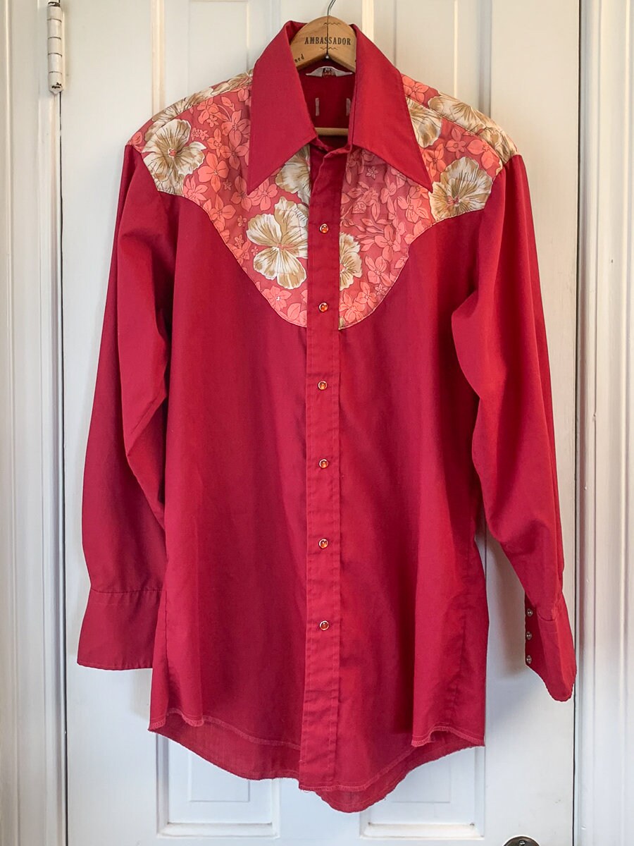 Vintage 1970s red western shirt with quilted floral yolk and wide