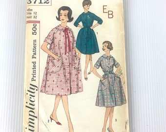 Vintage 1950s women's robe sewing pattern, Simplicity Pattern 3712, Size 12 Bust 32