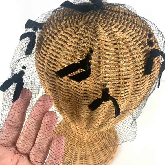 Vintage 50s/60s black netting hat with with velve… - image 6