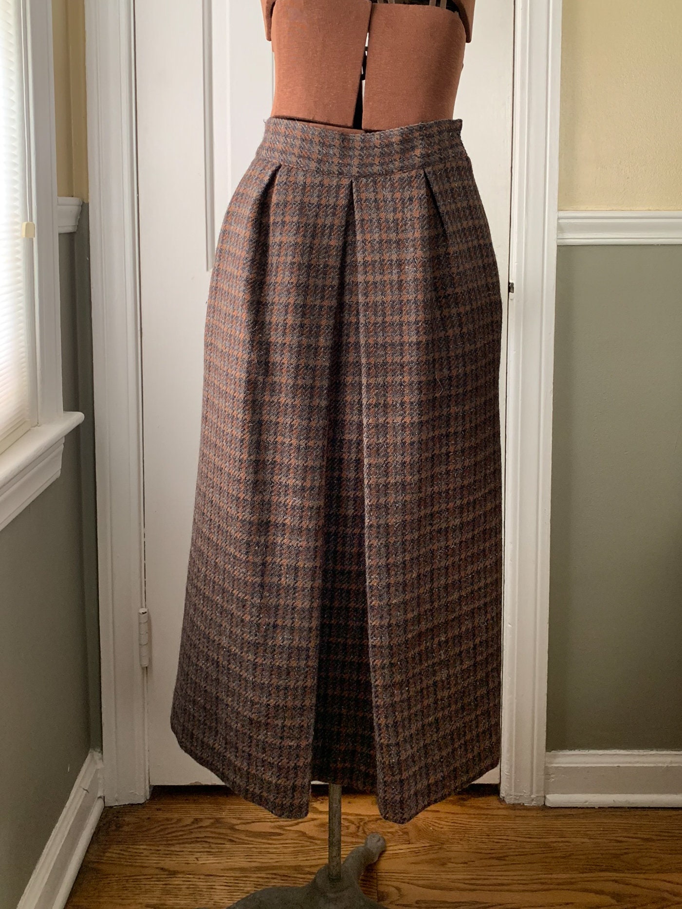 box pleated skirt long