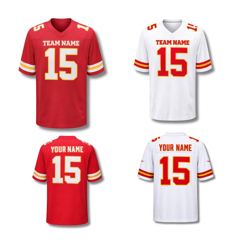 Pu&ograve; includere: Quattro maglie da football, due rosse e due bianche. Ogni maglia ha il numero 15 in grassetto giallo. Le maglie rosse hanno strisce gialle e bianche sulle maniche. Le maglie bianche hanno strisce rosse e gialle sulle maniche. Le maglie riportano "TEAM NAME" o "YOUR NAME".