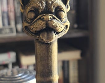 Grifo de cerveza con forma de cabeza de bulldog francés impresa en 3D, acabado a mano en oro antiguo.