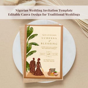 以下が含まれることがあります： ベージュの背景と茶色の縁取りのナイジェリアの結婚式の招待状テンプレート。招待状には、UchennaとBlessingの名前、2025年9月17日の日付、午後5時の時間が含まれています。デザインは、伝統的な衣装を着たカップルと文化的な要素のイラストが特徴です。