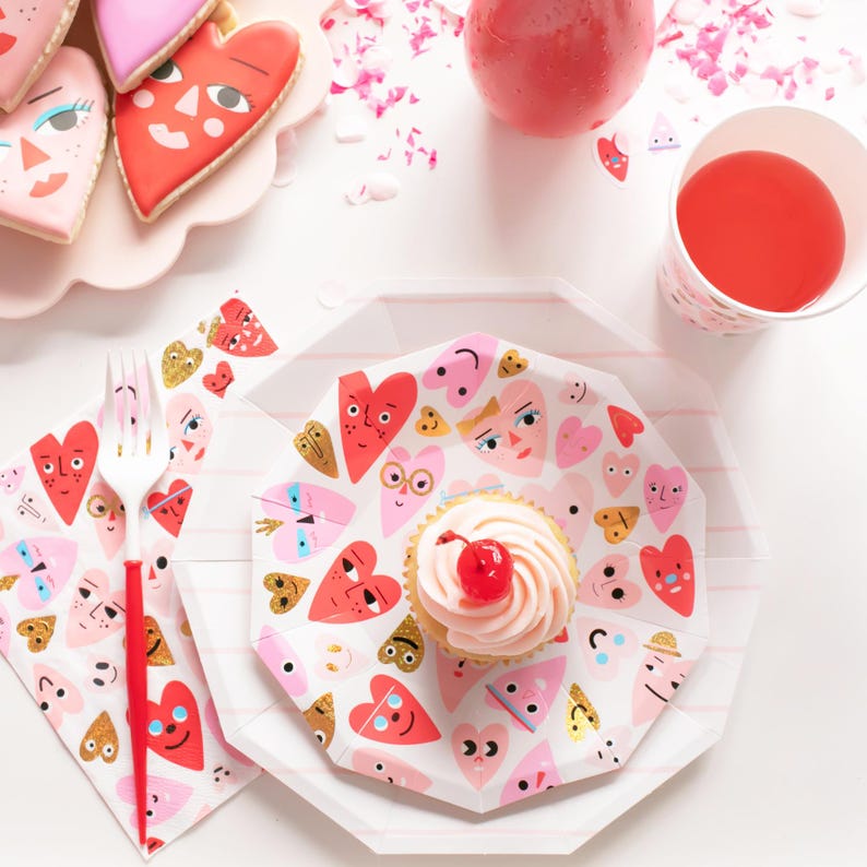 Heartbeat Gang Paper Cups | Valentine's Day Tableware | Holiday Party ...