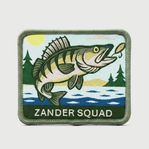 "Zander Squad" vispatch met klittenbandsluiting. Geweven patch met klittenbandsluiting (Velcro) om te bevestigen aan petten, tassen of outdoorjassen.