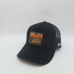 Casquette vanlife. Casquette et patch à scratcher "van life". Ecusson tissé à scratcher (Velcro) sur casquette. Marque ZK4P