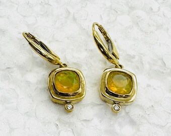 Opals earrings .