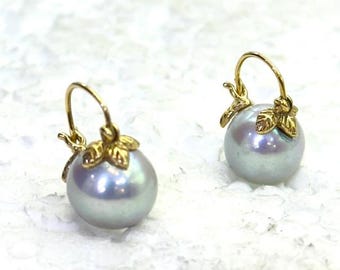 Pearls earrings .