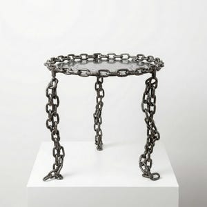 Handmade Industrial Chain Side Table – Welded Metal Accent Furniture