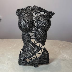 Scultura moderna in metallo di torso di donna fatta a mano - Arte contemporanea astratta per l'arredamento della casa
