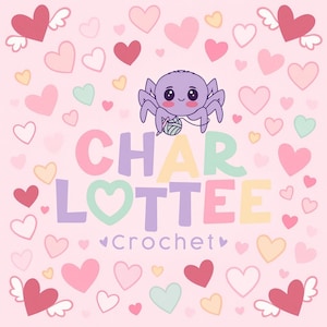 Puede incluir: Un fondo rosa con varios corazones y una araña de dibujos animados sosteniendo hilo. El texto "CHARLOTTEE crochet" se muestra en letras coloridas. Algunos corazones tienen alas.