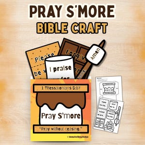 Op de afbeelding: Een Pray S'more bijbelknutselset met papieren uitsparingen van graham crackers, chocoladerepen en marshmallows met gedrukte tekst waaronder 1 Thessalonians 5:17, Pray without ceasing, I praise you for, Forgive en Amen op een stokje.