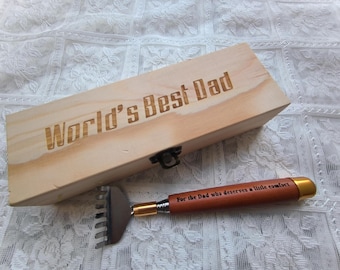 Rascador de espalda telescópico con mango de madera grabado y personalizado, con caja de regalo de madera.