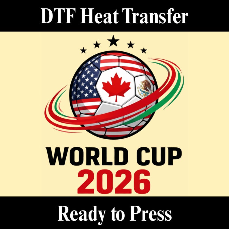 Może przedstawiać: Projekt DTF Heat Transfer z piłką nożną z flagami USA, Kanady i Meksyku. Tekst brzmi "WORLD CUP 2026" i "Ready to Press". Projekt zawiera kolory czerwony, biały, niebieski, zielony i czarny.