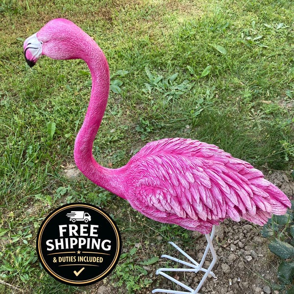 Hand-Painted Pink Flamingo Garden Statue – Tropical Outdoor Decor