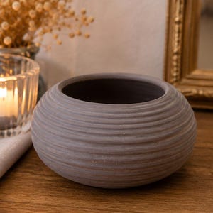 Pot décoratif artisanal en céramique – Cache-pot bohème chic – Poterie faite main – Pièce unique
