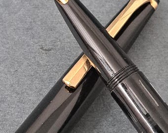 Reform 4383 Black Resin Triangular Flexible F  14K 585 Gold  F Nib Fountain Pen 1960 NOS Vintage