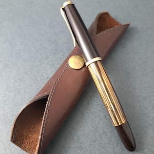 Pelikan 400nn EF Gold nib Brown Striped c.1950, Germany Vintage Excellentin Brown Leather Pouch