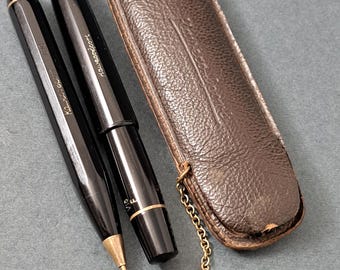 KAWECO Sport Set Pluma estilográfica y bolígrafo, Estuche marrón, Medallón de cadena Kaweco Sport 1970s Vintage Alemania