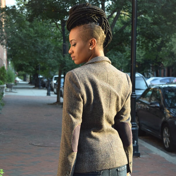 Size 2 to 4 / Small Upcycled Nordstrom Women's Gray and Red Wool Tweed Blazer with Rock It Again's Own Custom-Sewn Suede Elbow Patches