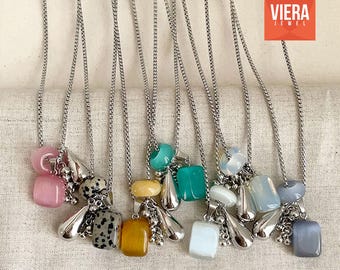 Kolorowy naszyjnik z wisiorkiem z naturalnego kamienia, posrebrzany choker z frędzlami w stylu boho