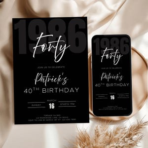 Può includere: Biglietto d'invito e schermo del telefono in bianco e nero con la scritta "1986 forty" e "Patrick's 40th Birthday". L'invito include la data, l'ora e i dettagli del luogo.