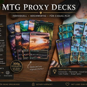 Könnte beinhalten: Eine Auswahl an MTG Proxy Decks mit Landschaftskunst. Die Decks bestehen aus 300g Fotokarton und enthalten Perfect Fit Sleeves. Das Bild enthält auch Text auf Deutsch.