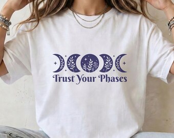 Trust Your Phases T-Shirt Damen, Mondphasen Shirt, Boho T-Shirt, Spiritual Shirt, Moon Phase Tee, Geschenk für Frauen