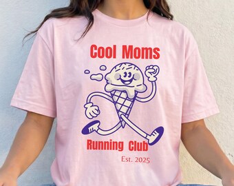 Cool Moms Running Club Shirt Damen, Run T-Shirt Oversize, Sport Lover Geschenk, Sportliches Graphic Tee, Laufsport Outfit Damen