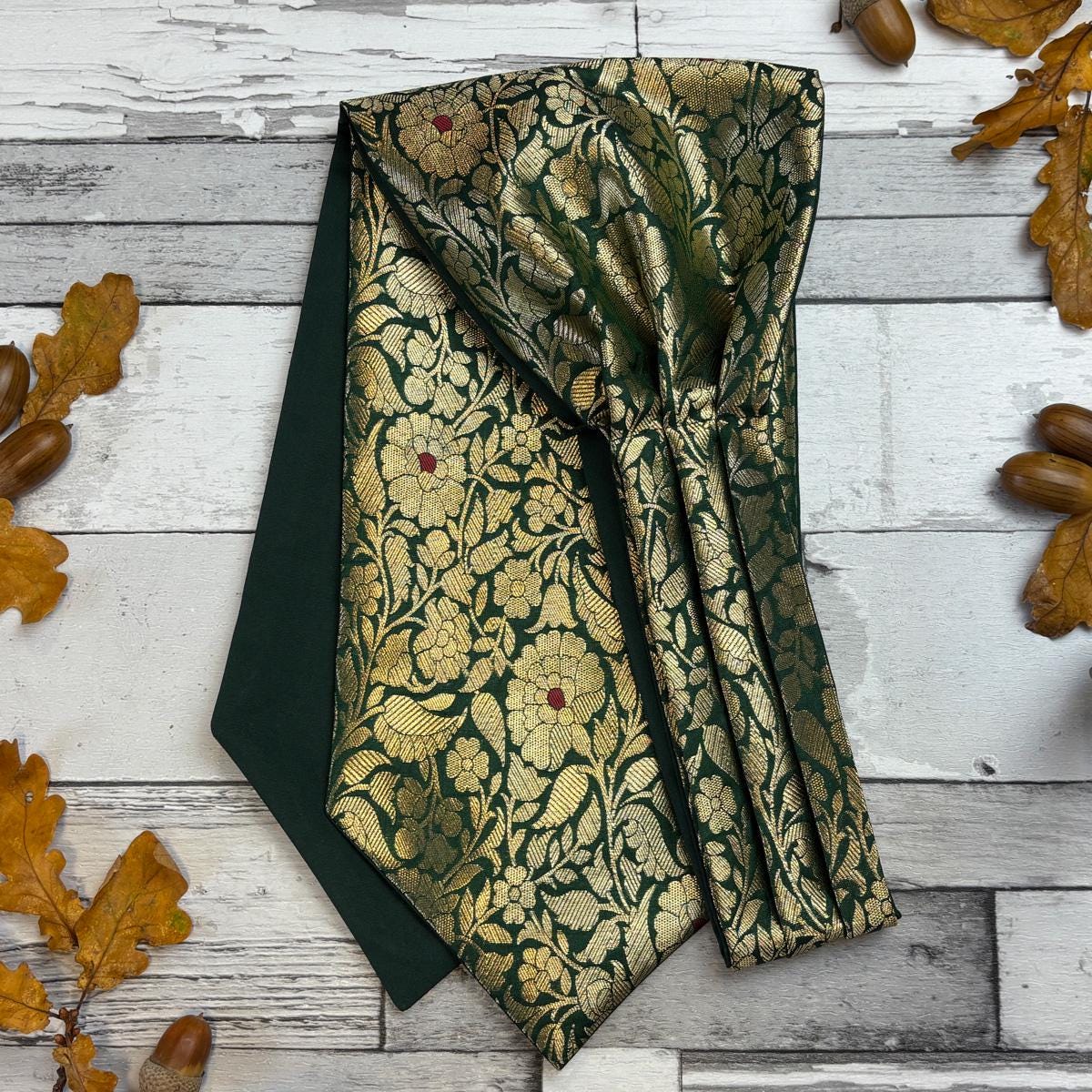 Cravatta Turnbull & Asser In Seta Jacquard Floreale – Viola/Turchese – Fatta In Inghilterra