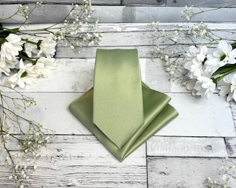 Gravata de casamento em cetim pistache: gravatas borboleta, gravatas borboleta e abotoaduras combinando.