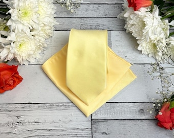 Acessórios de casamento em cetim cor limão: gravatas, laços, gravatas borboleta e abotoaduras combinando.