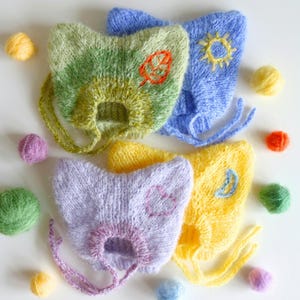 Gestickte Katzenmütze; Handgestrickte Wintermütze mit Ohren für Devon Rex Katzen