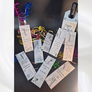 Tarjetas DIY 8 Bengalas – Tarjetas de lugar divertidas y elegantes | Decoración y recuerdo de fiesta | Fiesta de Año Nuevo | Para bengalas o pulseras luminosas D,EN,