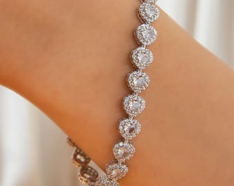 925 Sterling Silver White Heart Zircon Bracelet: Dainty Romantic Gift