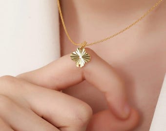 ホワイトクローバーペンダントネックレス、ゴールドチェーン、14K