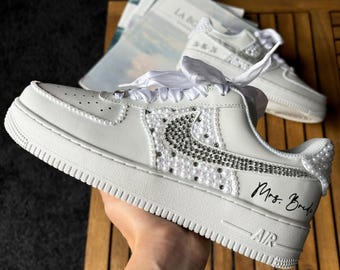 Personalisierte Braut Sneakers / Handgefertigte Perle und Kristall Air Force 1