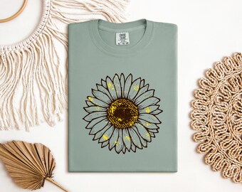 Retro Sunflower T-shirt, Vintage Distressed Floral Graphic, Boho Aesthetic Comfort Colors Washed Denim Tee, Botanical Nature Lover Gift