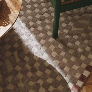 Hand Tufted Julia Wool/Silk Blend Beautiful Area Rug | Handmade & Soft Underfoot Rug | Made To Order Hand Tufted Geometric Checks Design Rug