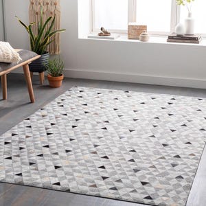 Handmade Gray Triangle Patchwork Cowhide Rug, Geometric Leather Floor Decor (4x6)