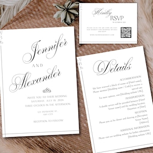 Könnte beinhalten: Elegante weiße Hochzeitseinladungs-Suite mit kalligraphischem Text. Die Haupteinladung lautet "Jennifer und Alexander" mit Hochzeitsdetails. Enthält RSVP- und Detailkarten. Das Set befindet sich vor einem strukturierten Hintergrund.