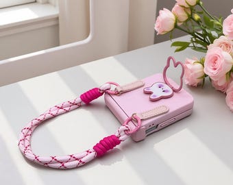 Schattige konijntje standhouder hoesje met polskoord voor Samsung Galaxy Z Flip 7 FE 6 5 Cover | Roze beschermend telefoonhoesje