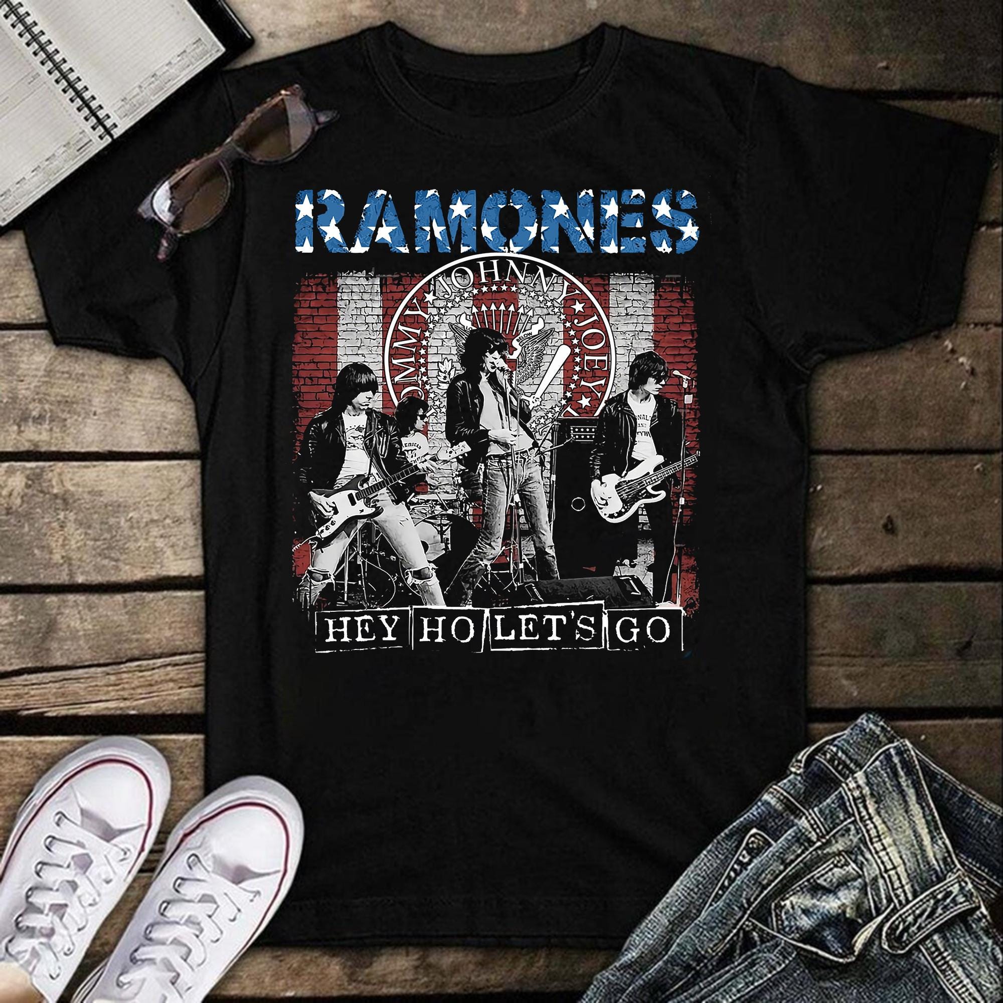 Retro Ramones T-shirt: Unisex Graphic Shirt - Etsy