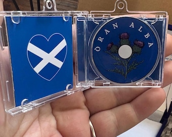 Schottland NFC Mini-Album-Schlüsselanhänger | Geschenkidee mit schottischer Musik-Playlist | Schottisches Souvenir | Schottland-Geschenk | Erinnerungsstück aus Schottland