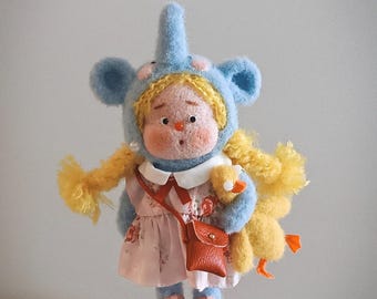 BOBO Elefanten Outfit Puppe 20 cm: Handgefertigte Wollfilz Puppe, Schlüsselanhänger & Taschenanhänger