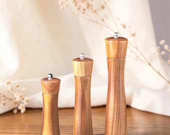 Solid Wood Pepper Mill – Manual Kitchen Spice Grinder
