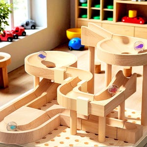 Hölzernes Marble Run-Spielzeug: Montessori-STEM-Lernen, DIY-Konstruktion