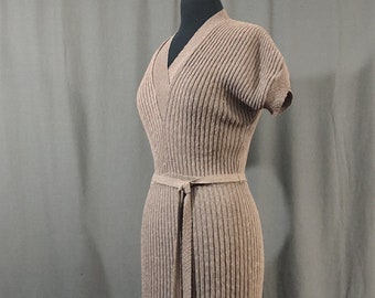 Vintage 1960s Kimberly Knit Dress Taupe, ruffled hem, short dolman sleeves, V neck, made for Bergdorf Goodman New York City, clingy, hugging