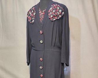 Vestido de crepé vintage de la década de 1930 con lazo superior y vestido de patada delantera