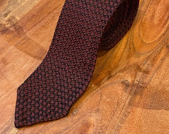 1960s Vintage John Northman 11 East 57th St. New York City tie in burgundy and black silk grenadine 55" x 2.5"